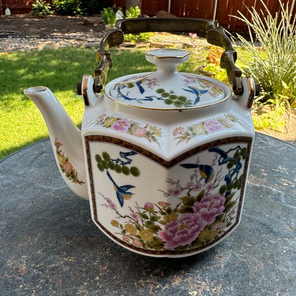 Vtg Homco Japanese Porcelain Tea Pot Hexagonal Kutani Bird Brass Handle 6" Asian - Picture 1 of 16